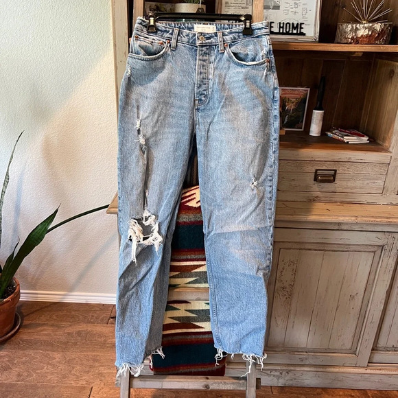 Abercrombie & Fitch women’s the Dad high rise jean size 28/6R - Picture 2 of 12